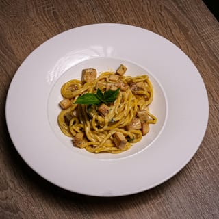 Spaghetti Alfredo with chicken